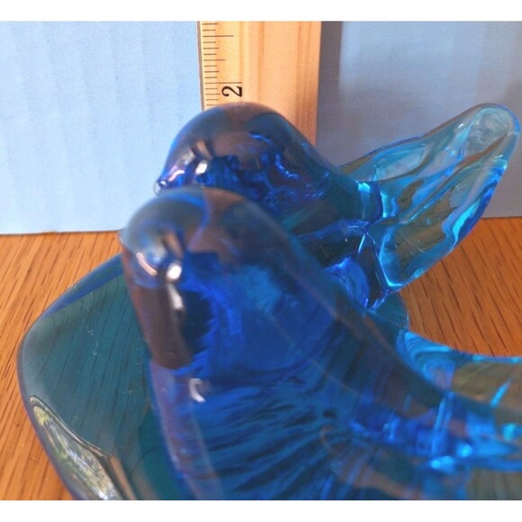 Vtg Signed Leo Ward Bluebirds of Happiness on Heart Glass Figurine Paperweight - Picture 2 of 9